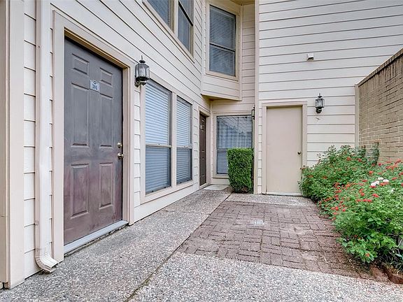 Entry courtyard to unit #304 with gate