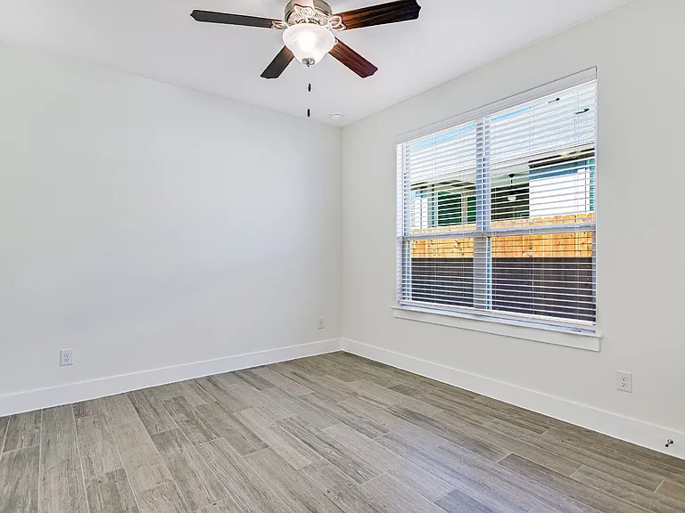 450 Parkline Dr — Photo 13