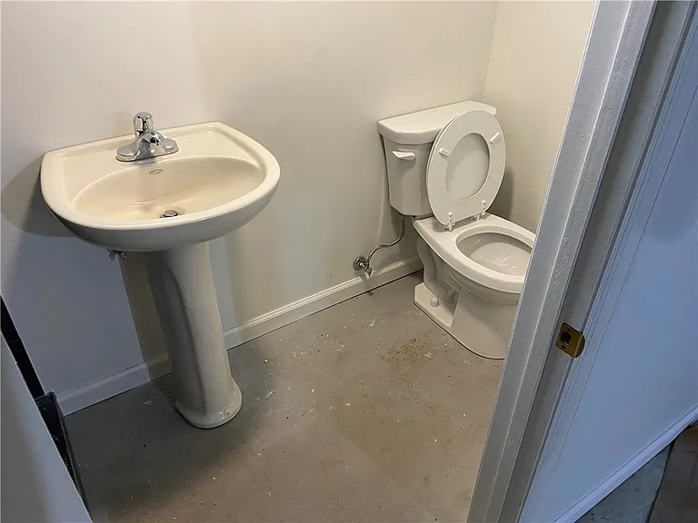 583 Neeb St — Photo 12