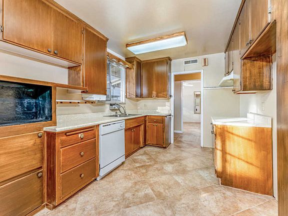 3rd image of 215 E Avenue J8