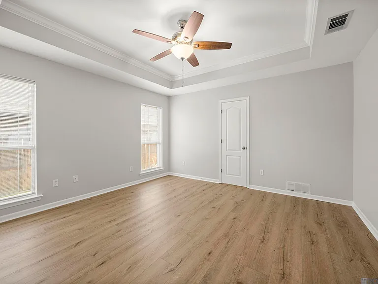 18596 White Oak Dr — Photo 12