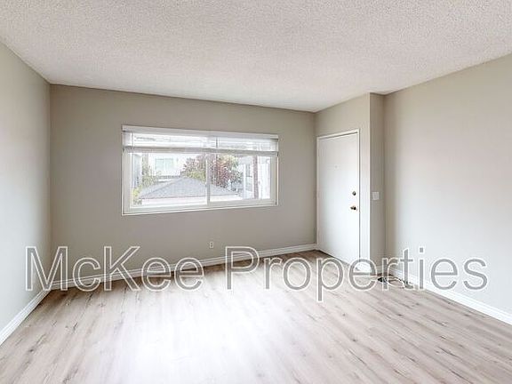 4th image of 920 F Ave #F