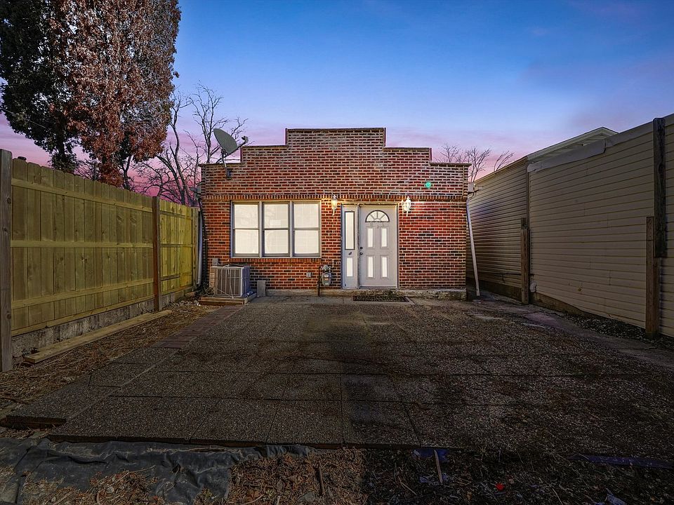 1st image of 3211 S Karlov Ave