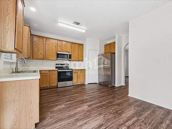 4th image of 4000 Hidden Meadow Ct