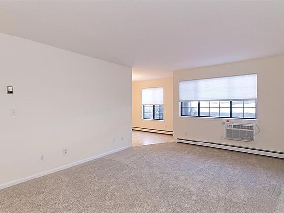 3rd image of 123 Foxwood Cir