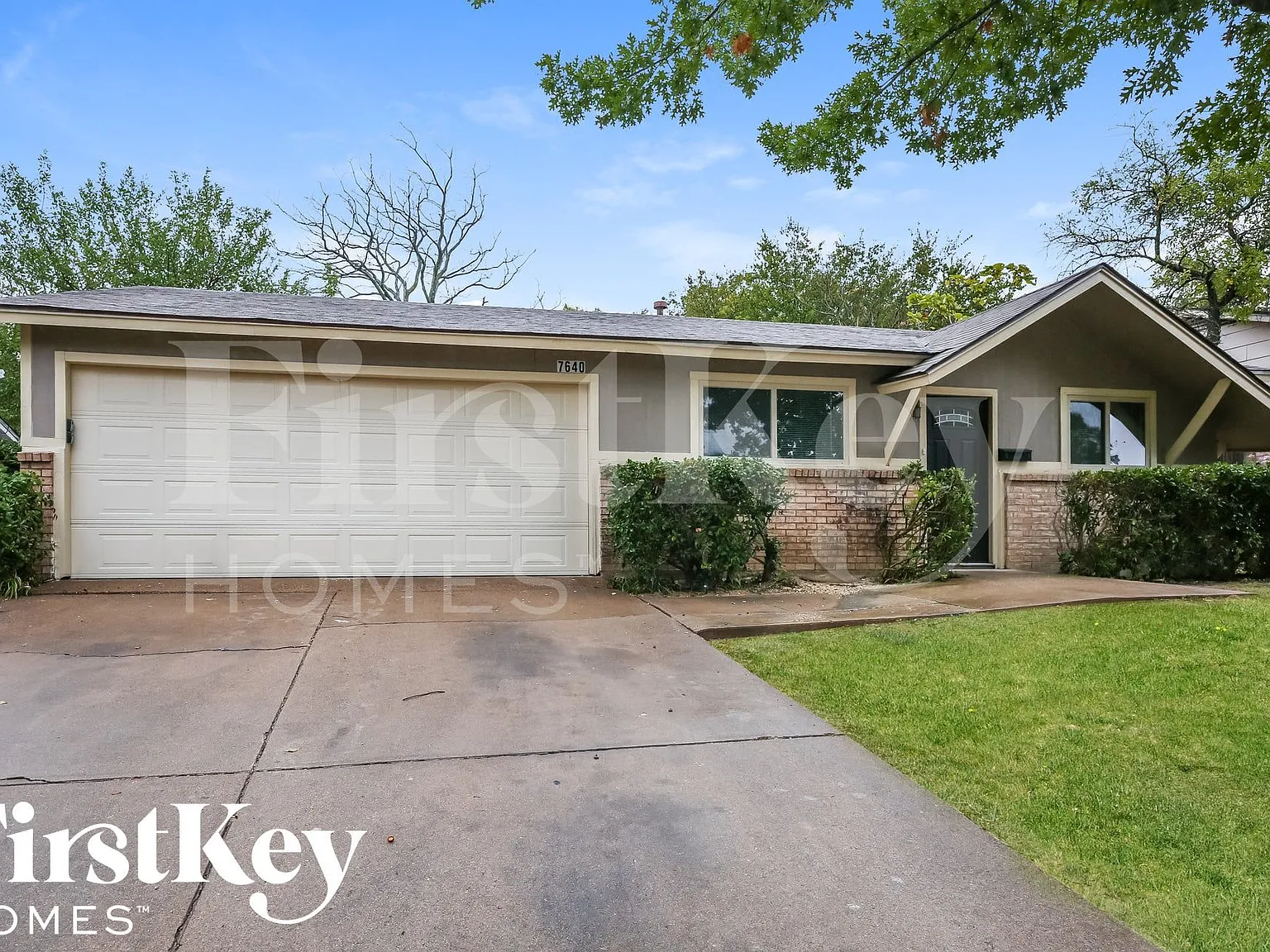 3 bed, 2.0 bath, 1274 sqft, $2,040 — Photo 1