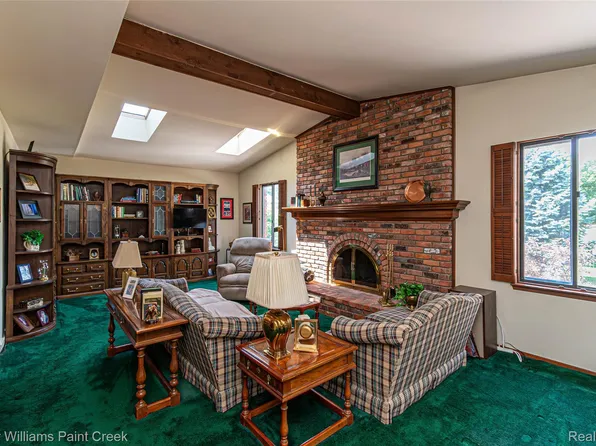 44333 Pentwater Dr, Clinton Township, MI 48038