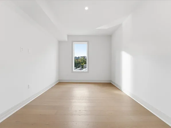 921 Madison Street image 10 of 25