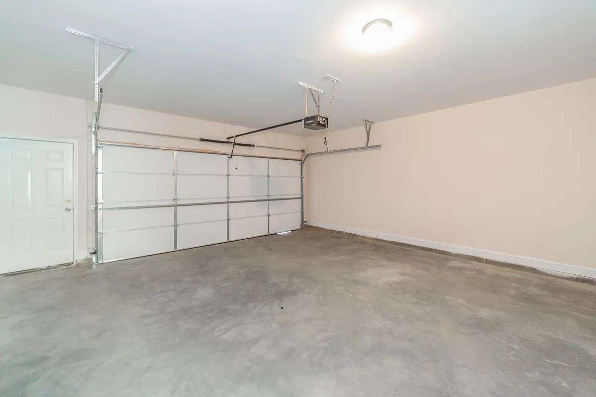 3 bed, 2.5 bath, 1760 sqft, $2,500 — Photo 3