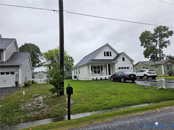 484 Latane Dr, Colonial Beach, VA 22443