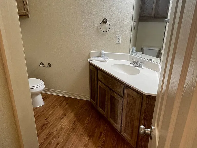 3900 Waterford Way — Photo 5