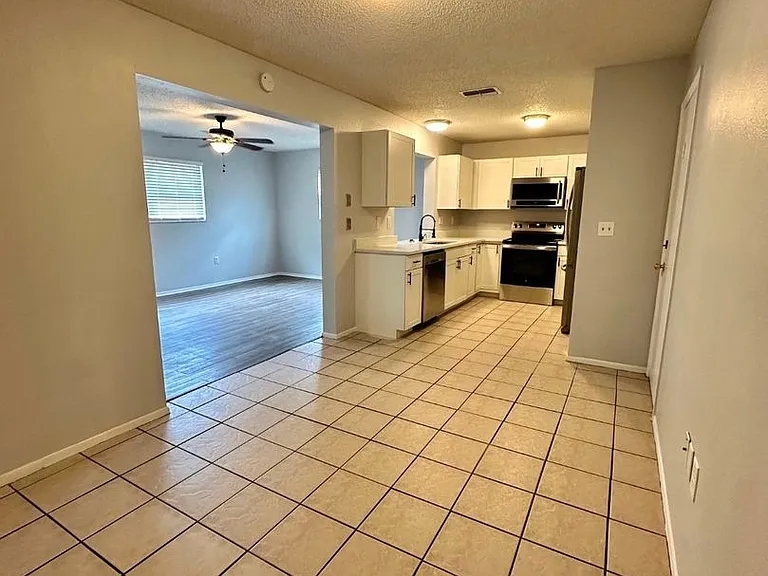 11143 Holbrook St — Photo 4