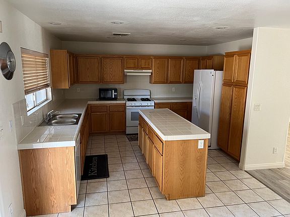 5th image of 2728 Watertown Ct