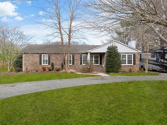 3rd image of 2203 Kings Dr