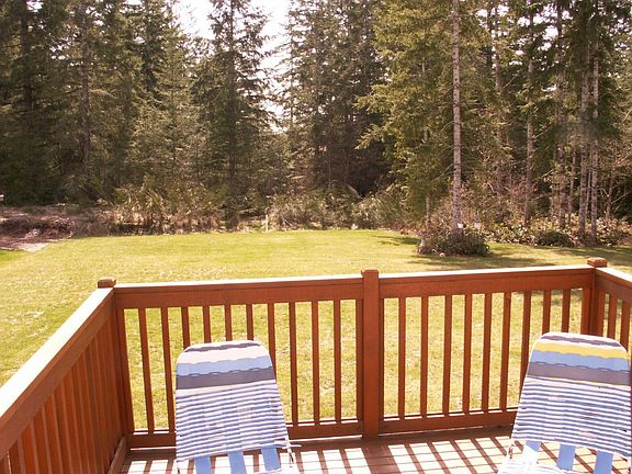 Deck with Large backyard