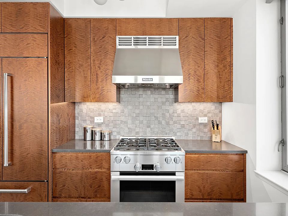 1st image of 500 W 43rd St Penthouse A