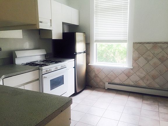 4th image of 2540 46th St #2
