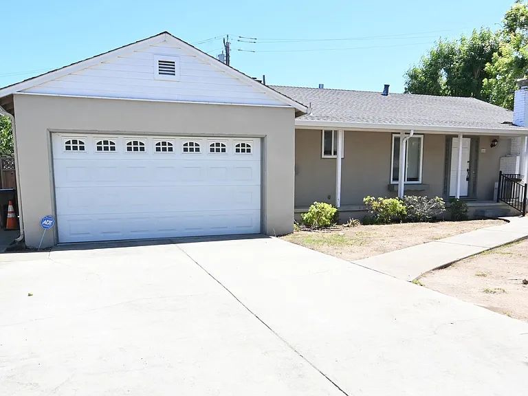 2466 Beechwood Ave — Photo 1