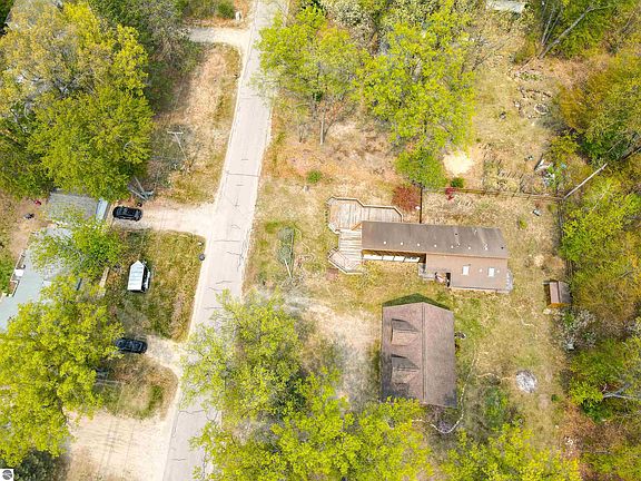 3rd image of 112 Forest Park Ct