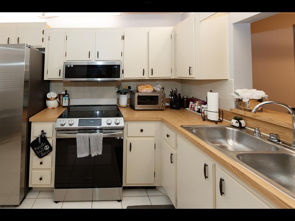 1st image of 2845 SW 22nd Avenue #1040