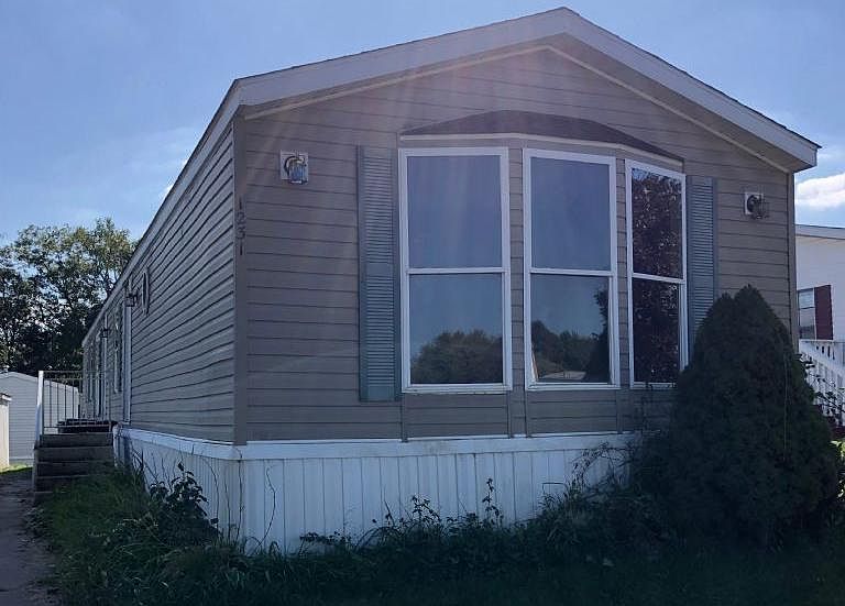 2nd image of 1231 White Oak W