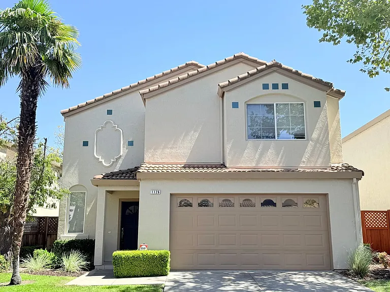 1126 Vista Pointe Cir — Photo 1