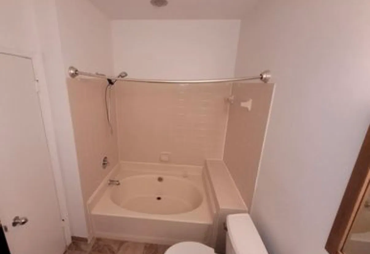 1 bed, 965 sqft, $1,950 — Photo 3