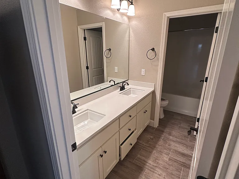 Dual sink bathroom for Bedroom 2 and 3