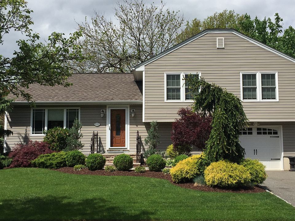 1st image of 692 Cypress St