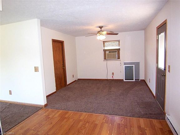 3rd image of 2356 Meadowview Dr