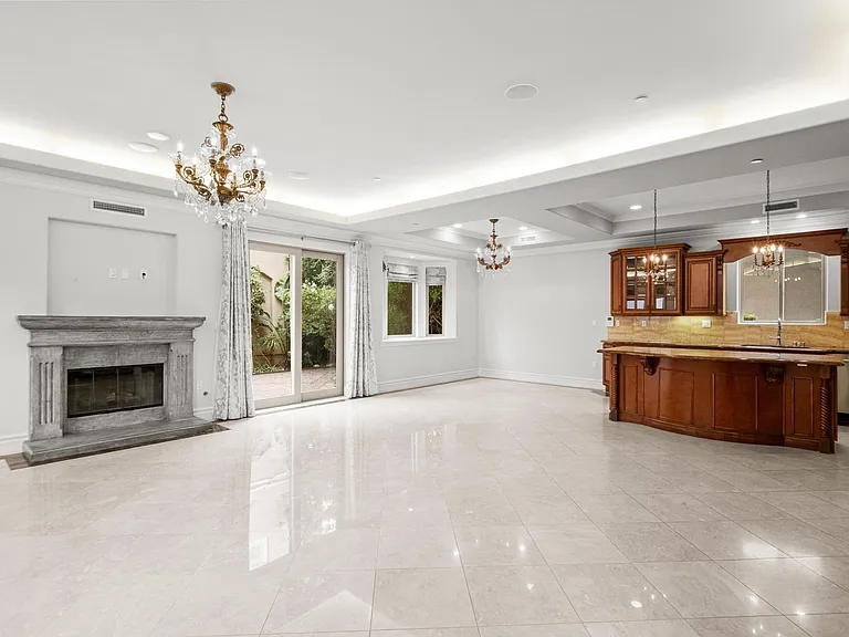2412 Huntington Ln #A — Photo 7