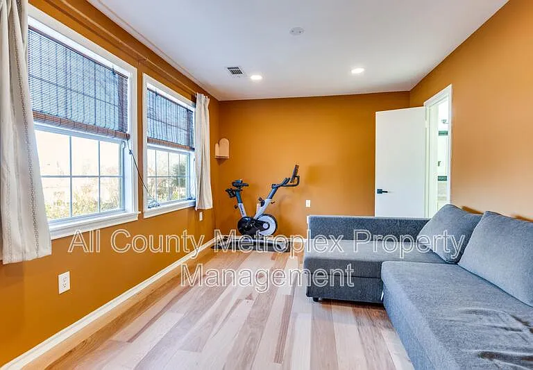 1112 Kings Hwy #4 — Photo 8