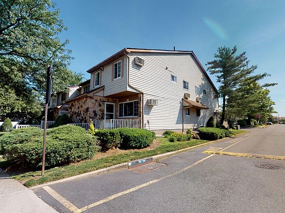 2nd image of 24 Vedder Ave