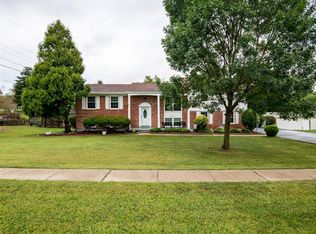 889 W Crocus Dr, Radcliff, KY 40160