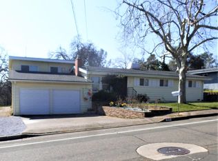 1513 Riviera Dr, Redding, CA 96001