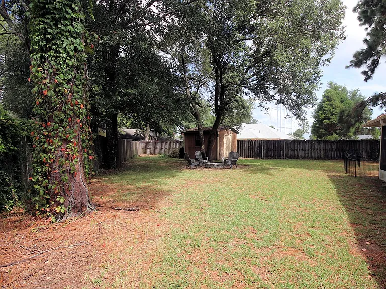 704 Becky Thatcher Ct — Photo 36