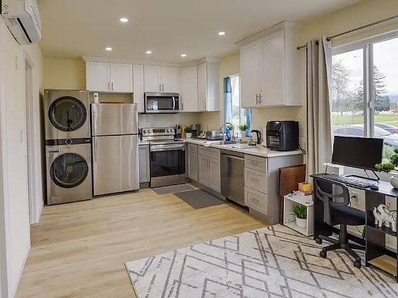 2nd image of 1937 Santiago Ave Unit 2