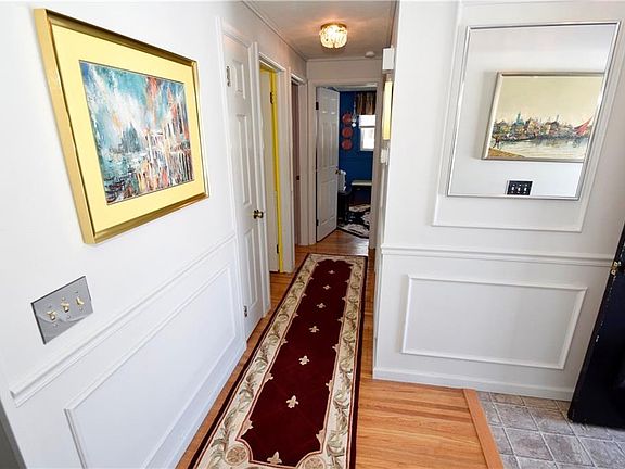 4th image of 19 Meadow Wood Dr