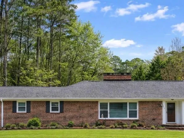 303 Oakland Dr, La Fayette, GA 30728