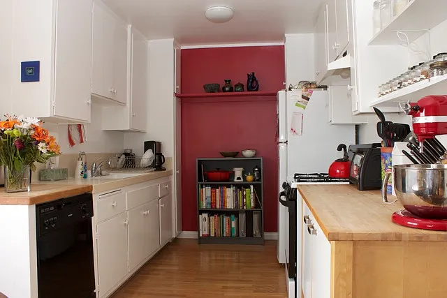 KITCHEN FURNISHED
