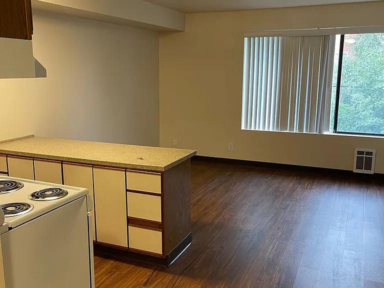 Hill House Apartments — Photo 7