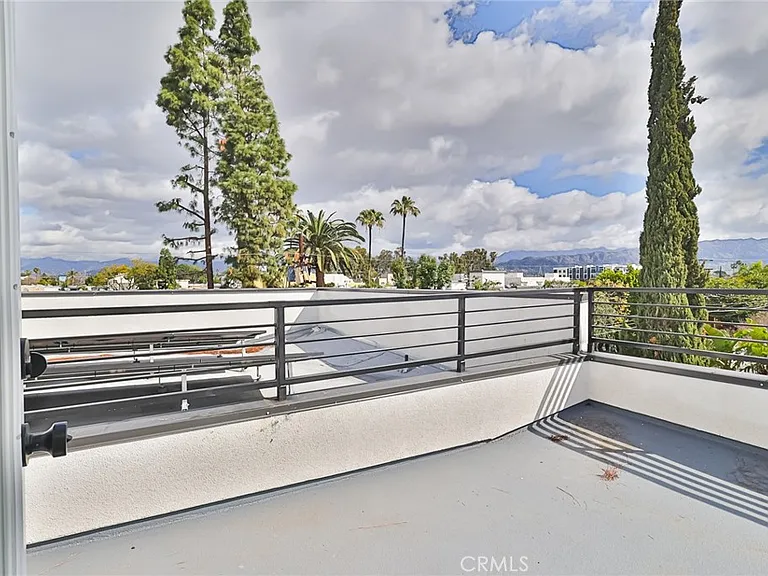 11810 Gilmore St — Photo 34
