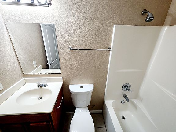 4th image of 4102 Valley View Dr