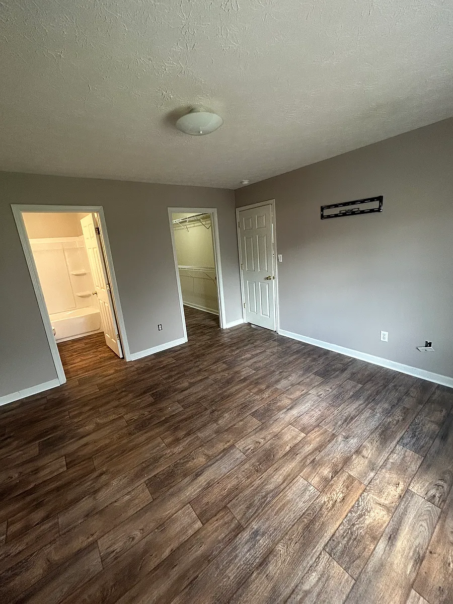 Building Photo - 919 Red Clover Ave