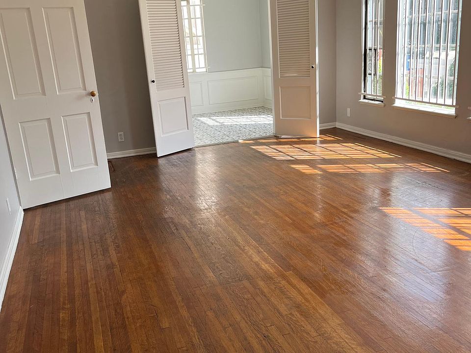living room entry looking toward dinette area