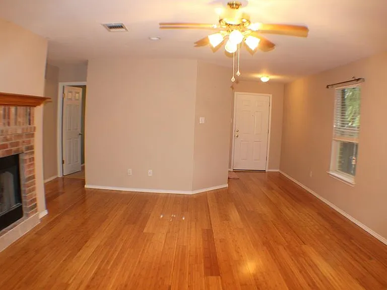 12321 Kilmartin Ln — Photo 8