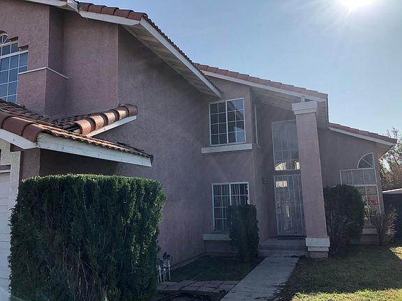 Close to schools and shopping!