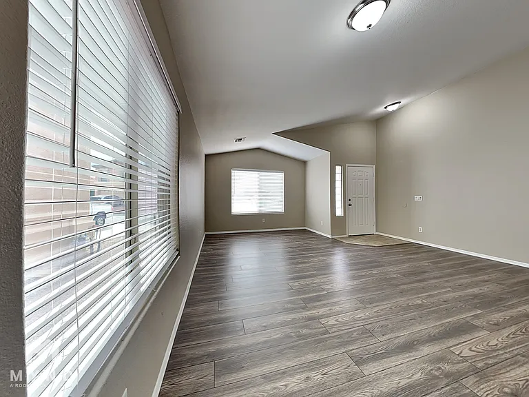 1034 E Saddle Way — Photo 11