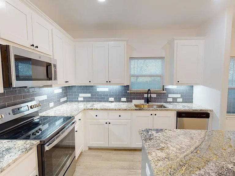1317 E Cannon St — Photo 6
