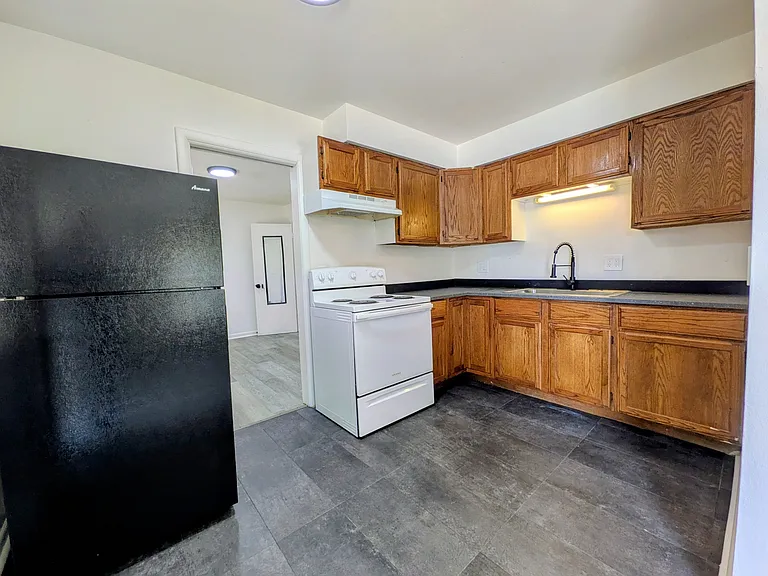 2611 Canterbury Ln #2612 — Photo 3